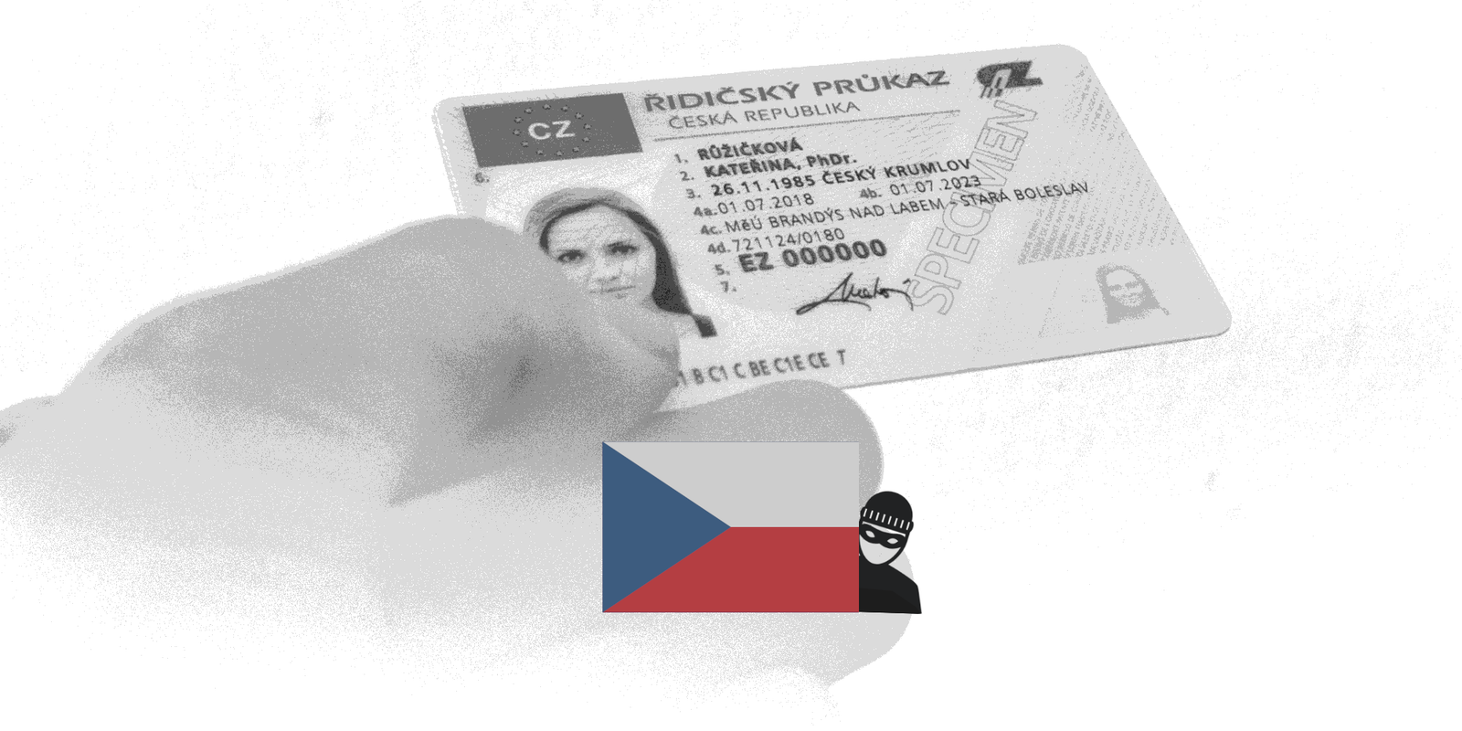 řidič drží obnovený evropský řidičský průkaz