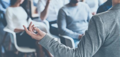 profesionální tým pracující na vyřízení evropských řidičských průkazů