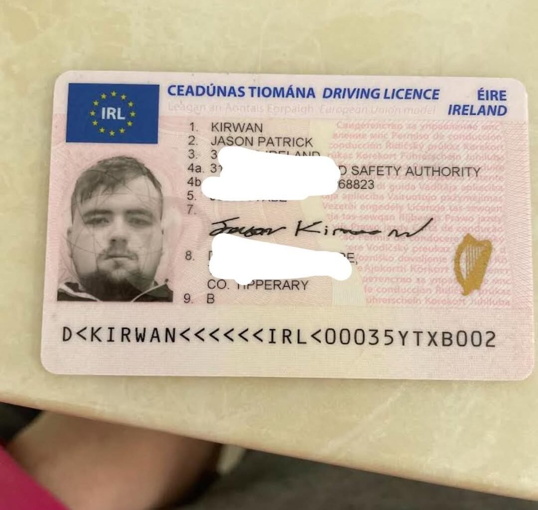 conas ceadúnas tiomána a fháil go tapa ar líne