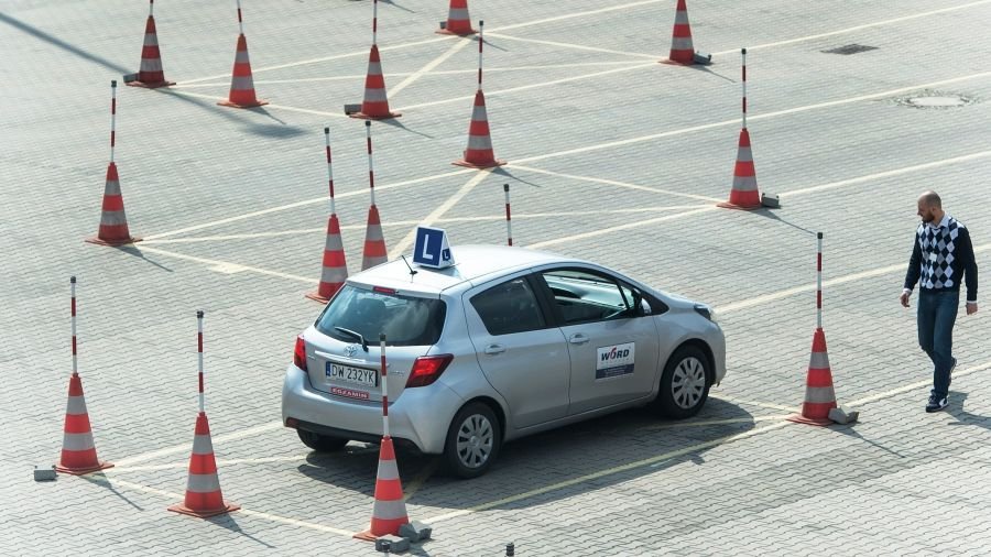 kandydat przystępujący do egzaminu na prawo jazdy kat B