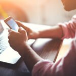 kierowca sprawdzający status prawa jazdy online