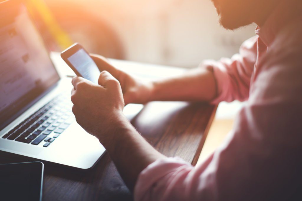 kierowca sprawdzający status prawa jazdy online
