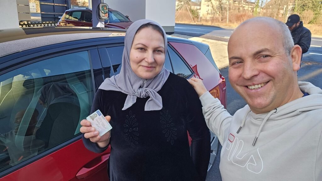 Person erhält schnell ihren Führerschein